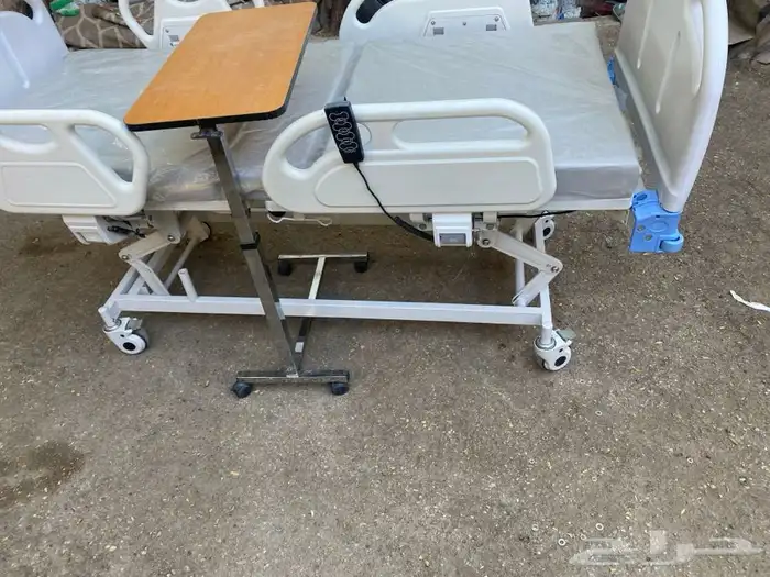 سرير طبي وطاوله طعام ورافعه طبيه 0