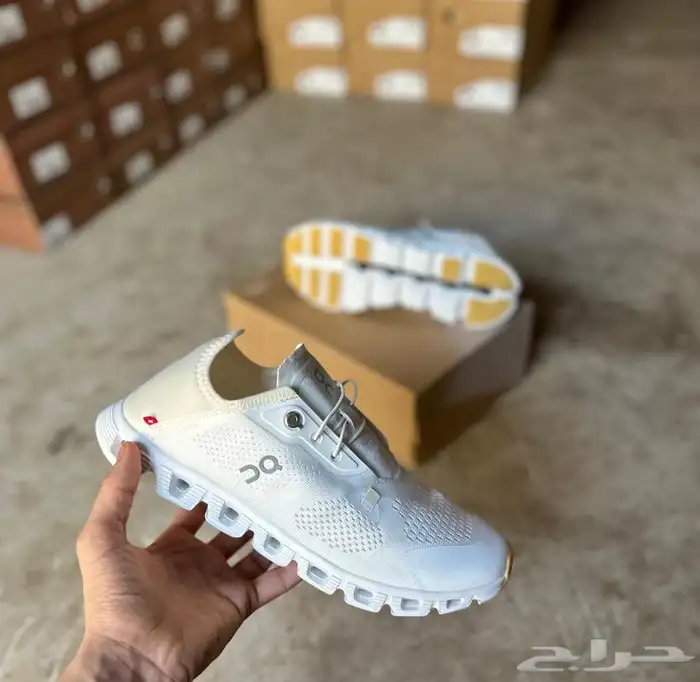 شوزات طبق الأصل 9