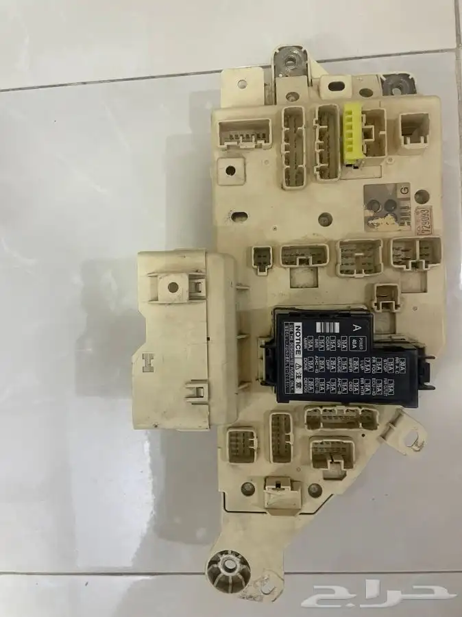 علبة فيوزات لكزس LX470 0