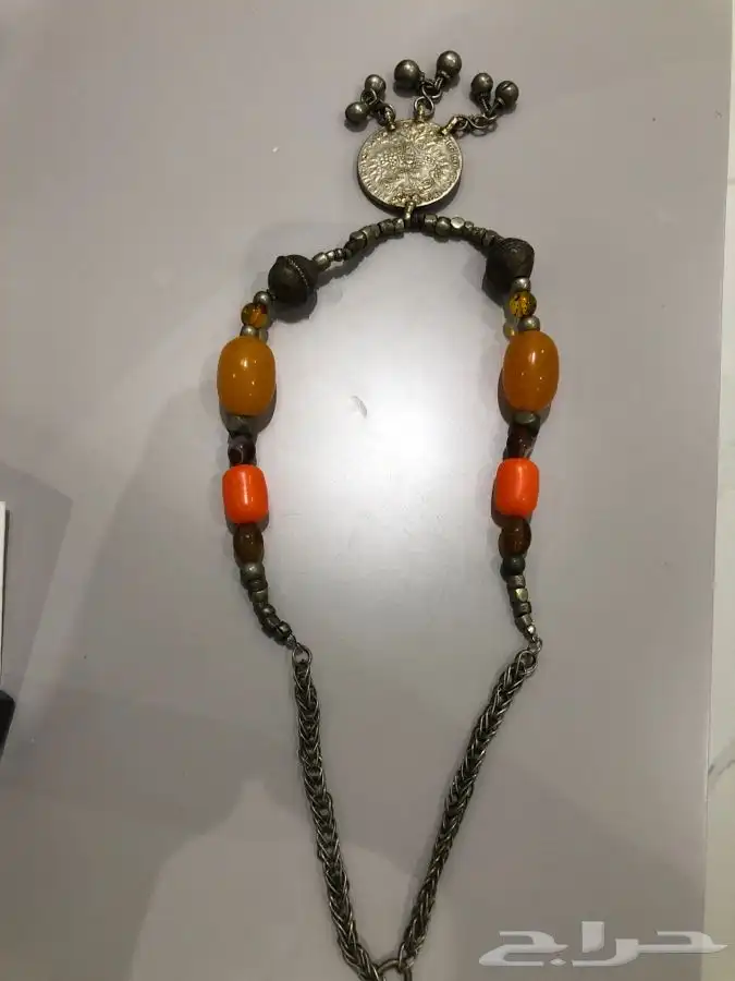 عقد قديم فضه مع اجحجار كريمه 1