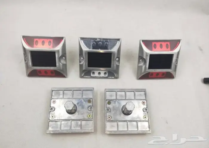 عيون قطط طاقة شمسية و منتجات الامن و السلامة جملة قطاعي 9