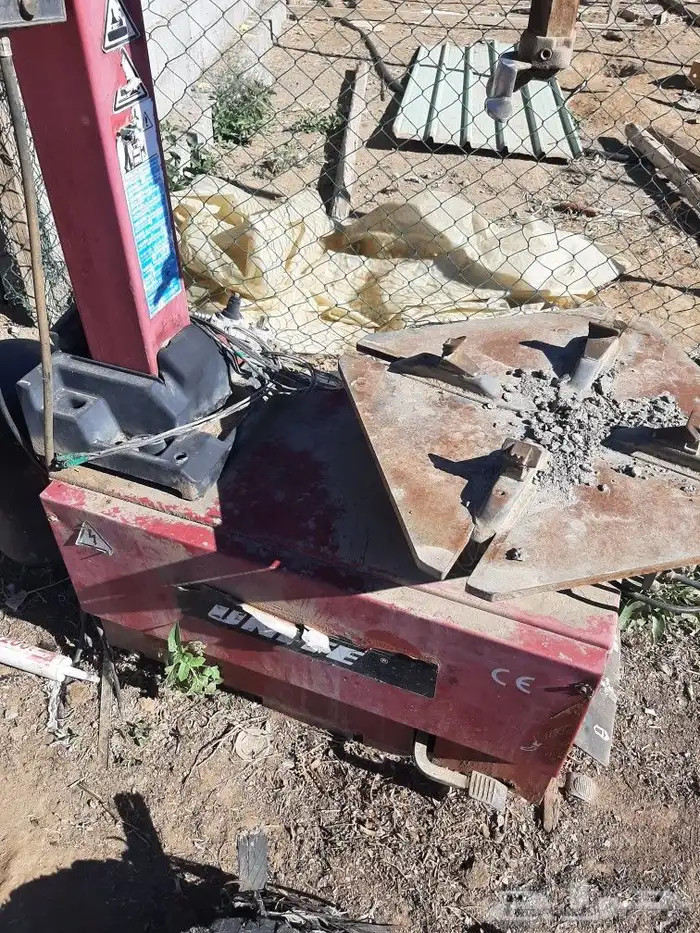 ادوات بنشر مكينة فك الكفرات 1