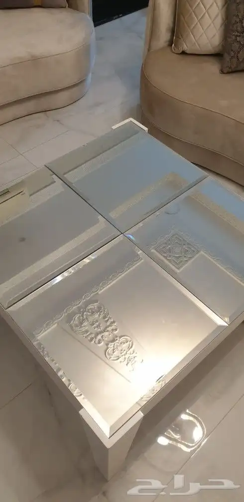 طاوله خشب مع مرايا .. 0