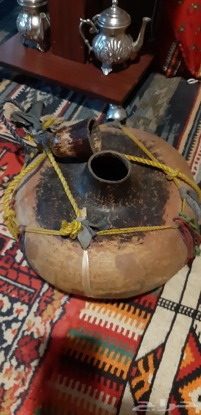 تلفون صناعةيمنيةمصنوع من شجرة الدبه قرع.شغال كاشف ومكبر صوت 1