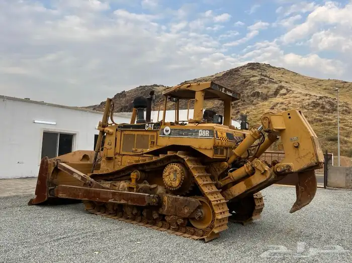 بلدوزر D8R 1