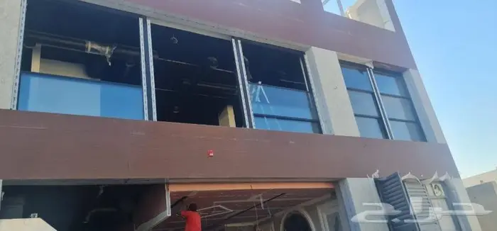 واجهات زجاج سكريت دبل جلاس كهربائي تصاعدي تحكم بالريموت 1