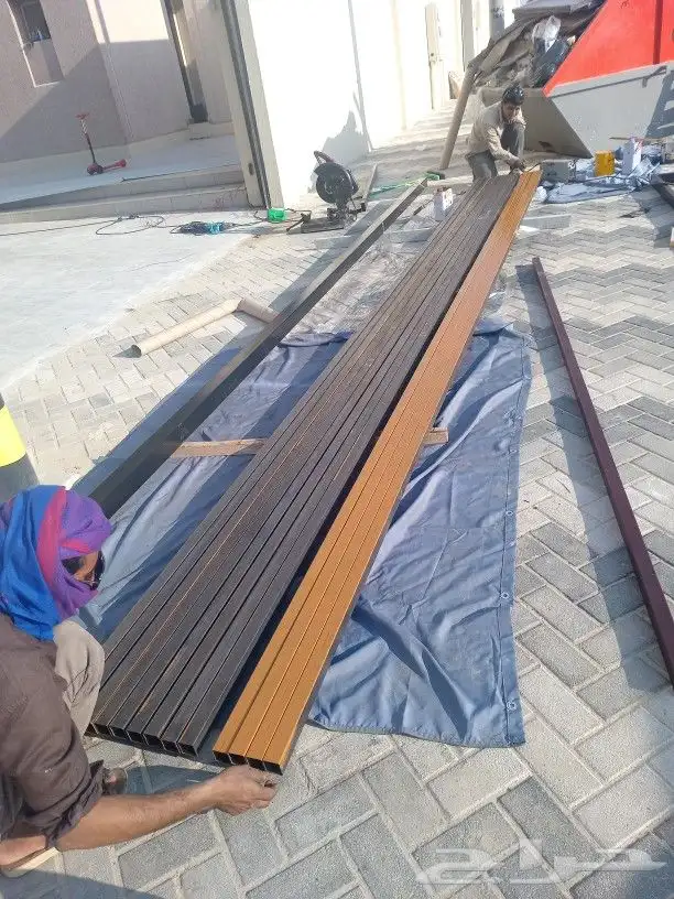 أعمال حداده مظلات جلسات برجولات تركيب بديل الخشب عشب صناعي 4