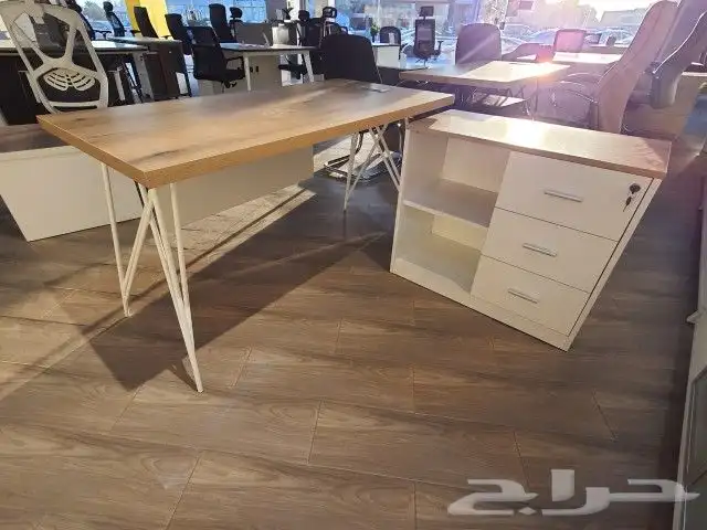 تصنيع مكاتب مودرن خشبي وأبيض 1