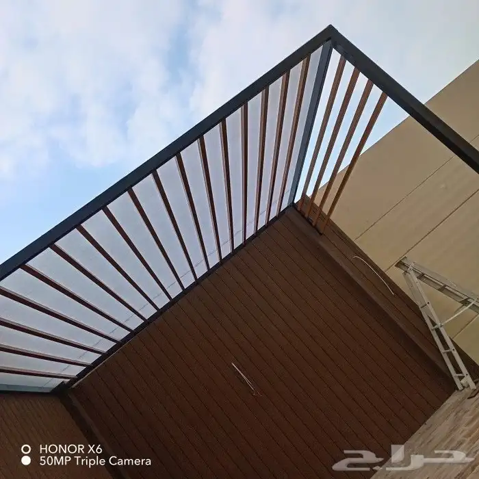 أعمال حداده مظلات جلسات برجولات تركيب بديل الخشب عشب صناعي 1