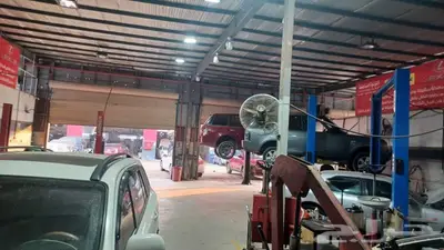 تقبيل ورشة سيارات عند المعارض 1 تقبيل ورشة سيارات عند المعارض 1