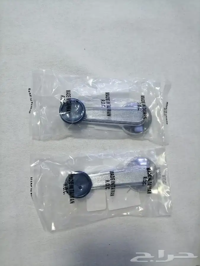 علامات وأكسسوارات وقطع داتسون سبعينات وثمانينات 24