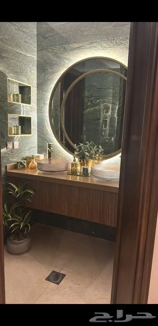 عروض المرايا 3 3 0 1 1 1 1 8 5 0 0