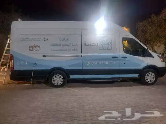 طباعة و تركيب استيكرات سيارات و فود تراك 35