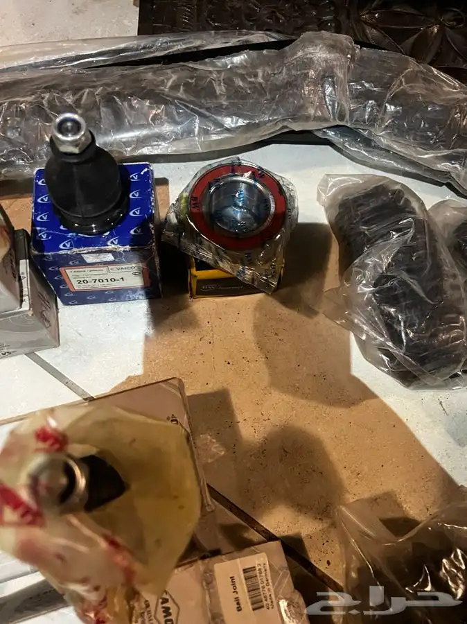 قطع واكسسوارات bmw E30 جديدة 7