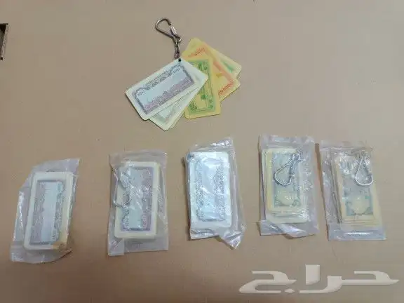 مدليات على شكل عملة قديمة 0