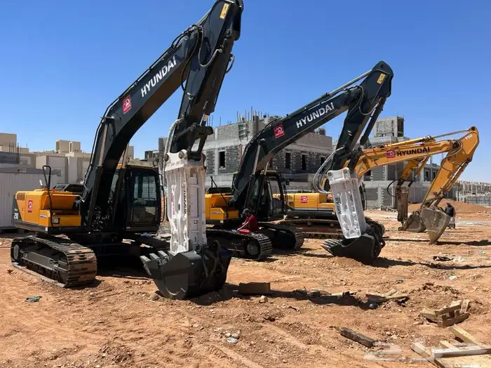 بوكلين بوكلينات لاعمال الحفر والترحيل 0