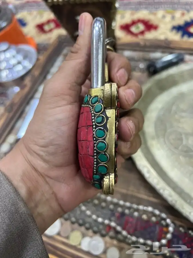قفل من النوادر قديم نحاس مطعم ب احجار كريمه 4