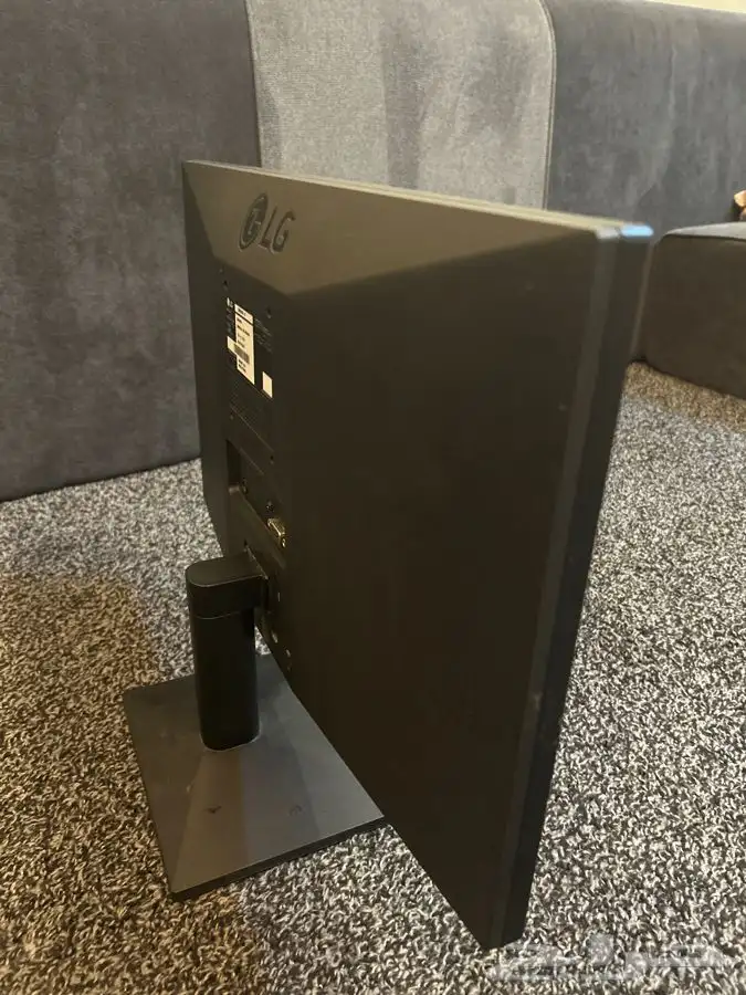 شاشه LG 19.5 بوصه 2