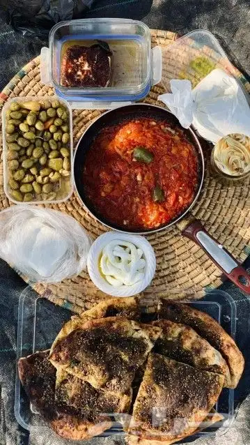 زيت زيتون فلسطيني معصور على البارد وجديد الموسم 9