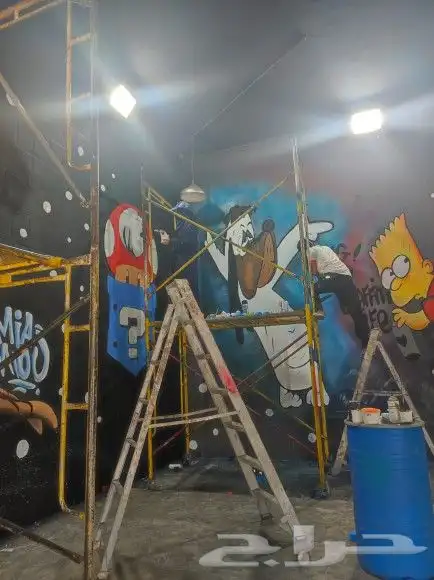 رسام محترف جرافيتي و نحات رسم بارز علي الجدران كافية مغاسل س 15