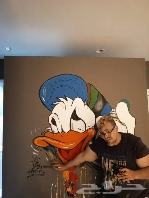 رسام محترف جرافيتي و نحات رسم بارز علي الجدران كافية مغاسل س 10