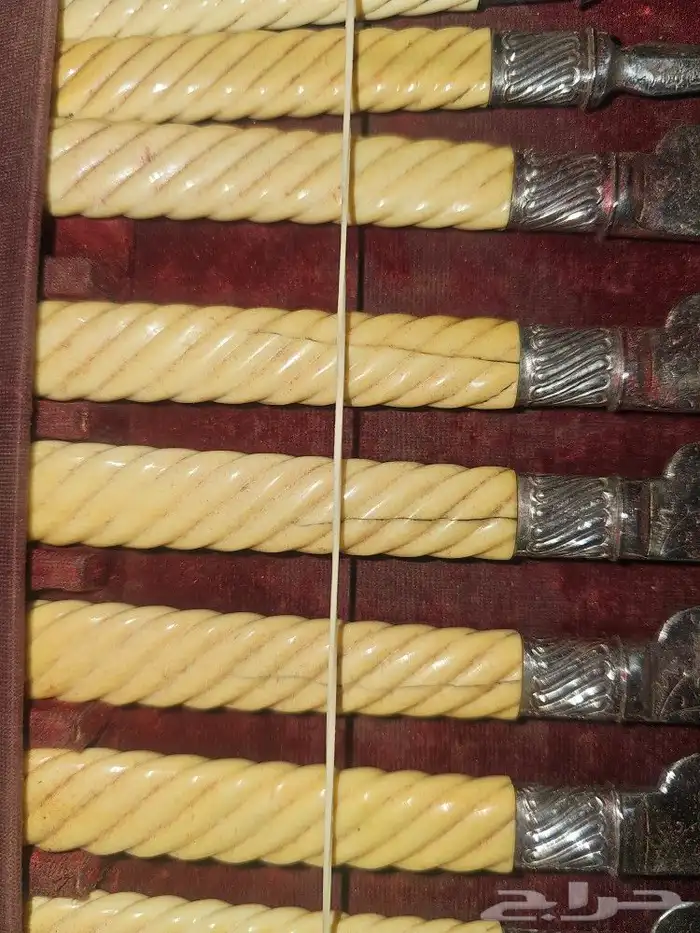 طقم شوك وسكاكين تاريخي عاج وفضة 7