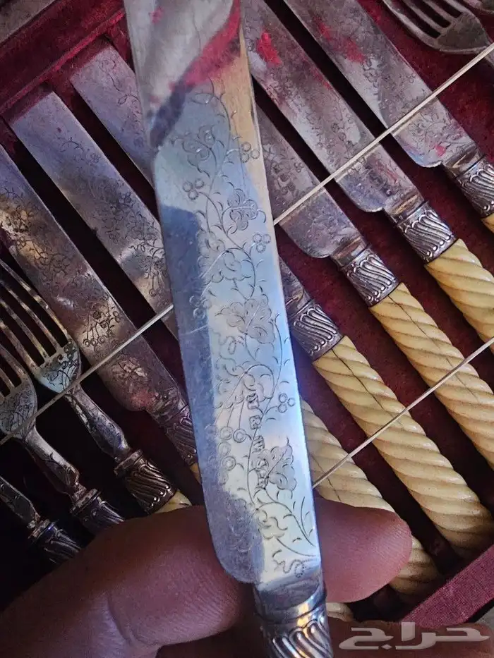 طقم شوك وسكاكين تاريخي عاج وفضة 0