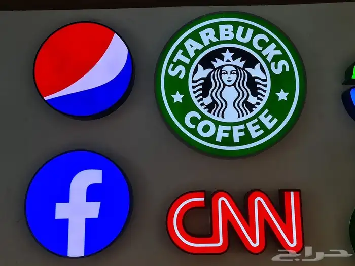 تصميم لوحات اعلانيه للمحلات والمعارض 0