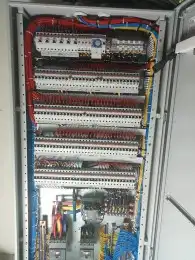 كهربائي منازل ومحلات تجارية وكل أعمل الصيانه ولديه سيارة 0