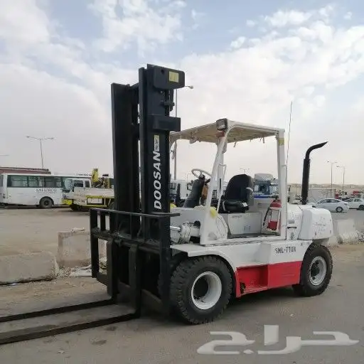 رافعات شوكية فوركلفت ومعدات ثقيلة للإيجار (جميع الأحجام) 1