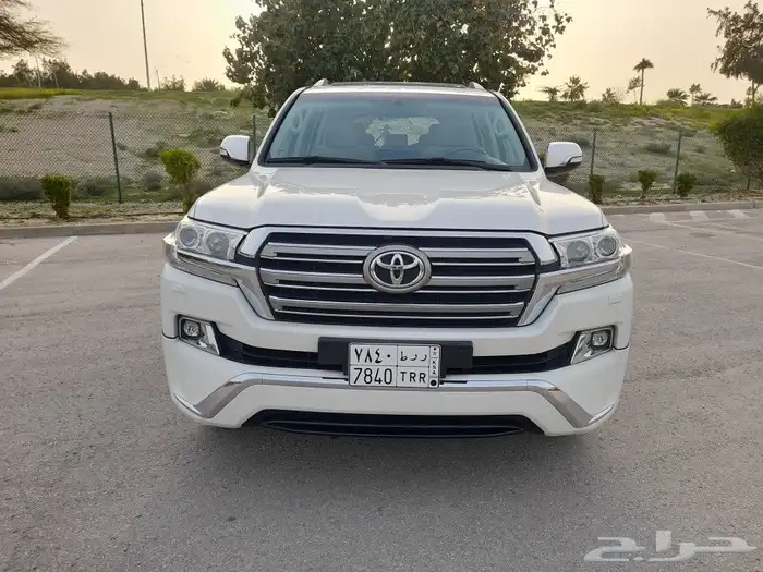 معرض الوسام الجديد للسيارات المتميزه ونادره بالجبيل 1