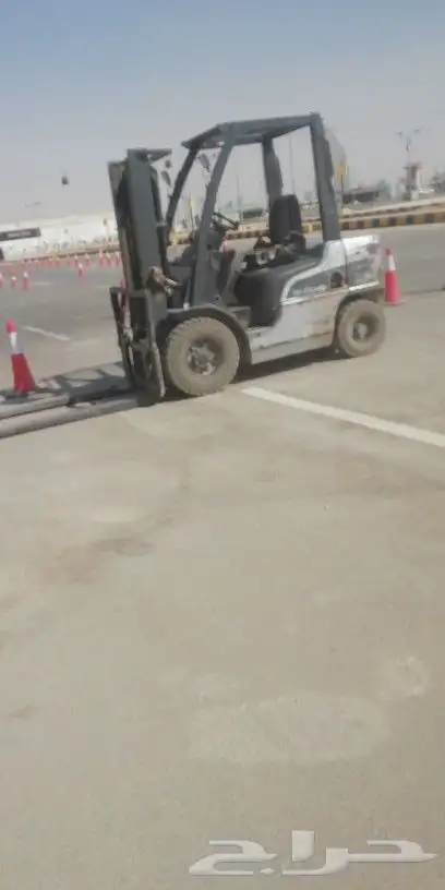 لتأجير الرافعات الشوكية والكرينات والسيزر لفت 11