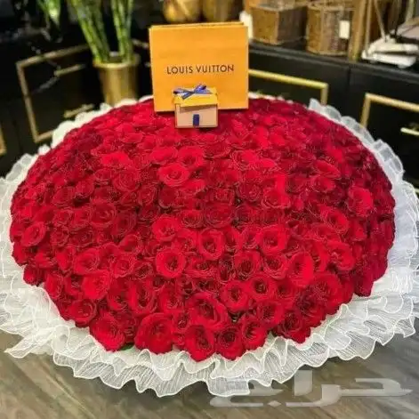 عيد الأم  ورد احمر  مندوب توصيل 8