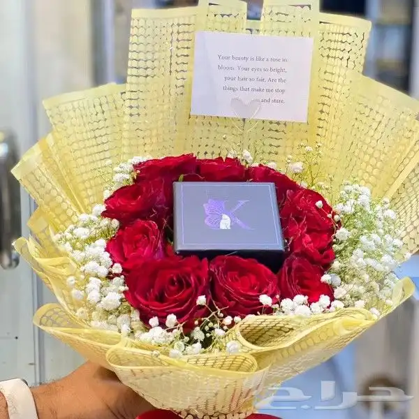 عيد الأم  ورد احمر  مندوب توصيل 3