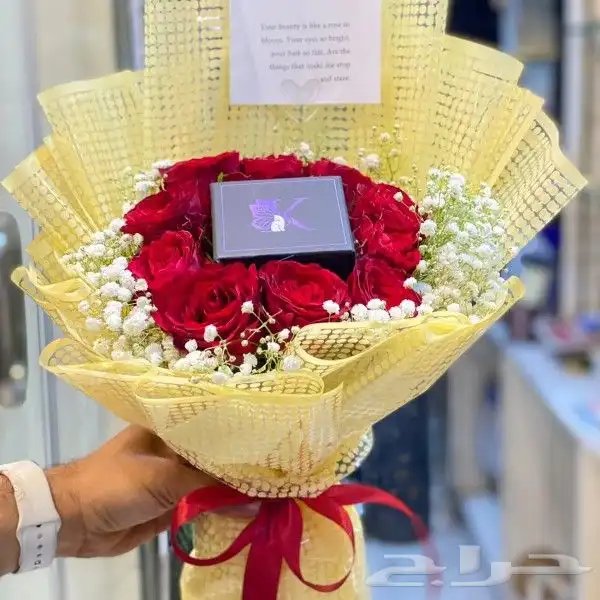 عيد الأم  ورد احمر  مندوب توصيل 5