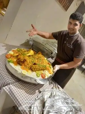 طباخ وشيف أكلات شعبية وسعودية وسائق سياره وليده رخصه 3