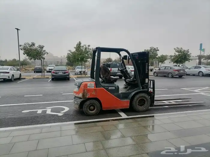 رافعه شوكية فوركلفت للايجار 1
