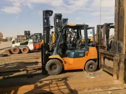 رافعه شوكية فوركلفت للايجار 4
