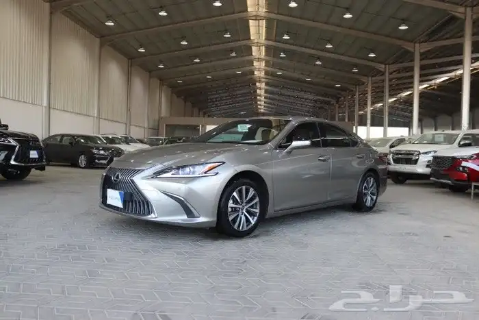 تصوير احترافي صور سياراتك بكل تفاصيلها 3