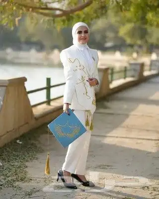 ارواب وعبايات تخرج بالاسم والمقاسات حسب الطلب 6