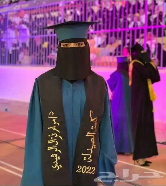 ارواب وعبايات تخرج بالاسم والمقاسات حسب الطلب 44