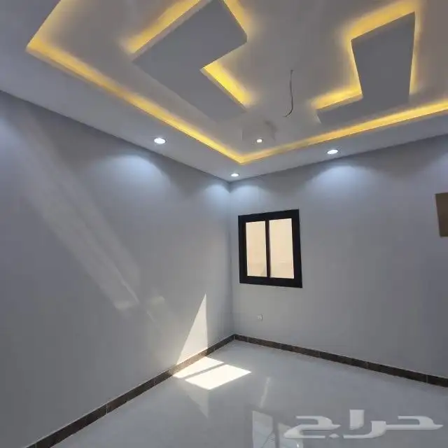 ملحق روف للبيع مساحة 240 5