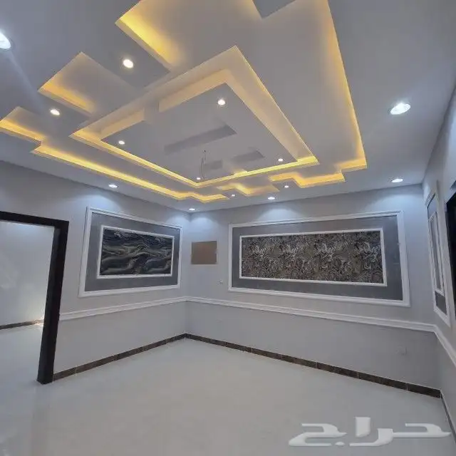 ملحق روف للبيع مساحة 240 0