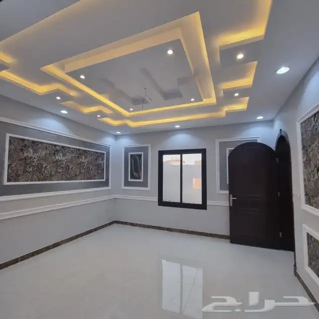 ملحق روف للبيع مساحة 240 3