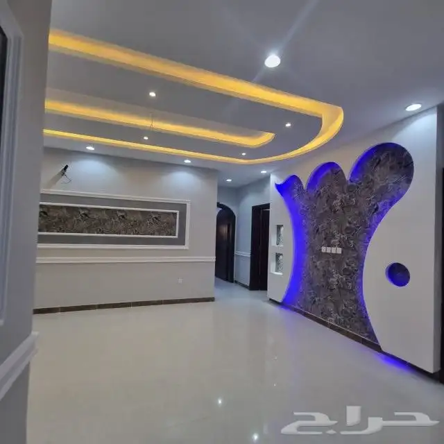 ملحق روف للبيع مساحة 240 4