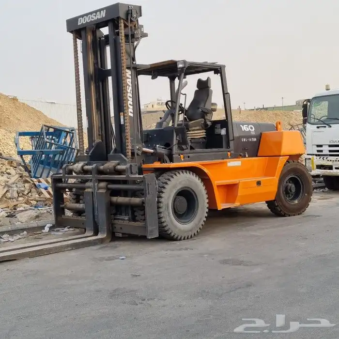 معدات ثقيلة للإيجار كرينات سطحات رافعه عمال . رافعات شوكية 0