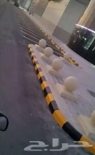 حواجز خرسانية وقواعد أعمدة انارة ومناهل كهربا 27