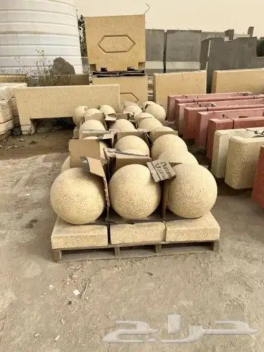 حواجز خرسانية وقواعد أعمدة انارة ومناهل كهربا 29
