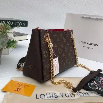 شنط ماركة لويس فيتون أشكال متنوعة 13