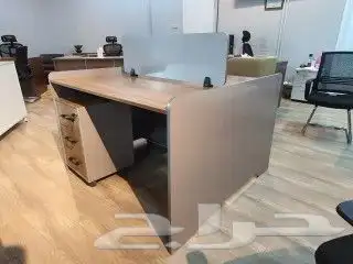 مكتب مودرن بني وأرجل خشب رمادي 3